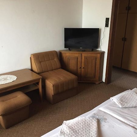 Ilona Panzio Hotel Балатонлеле Екстериор снимка