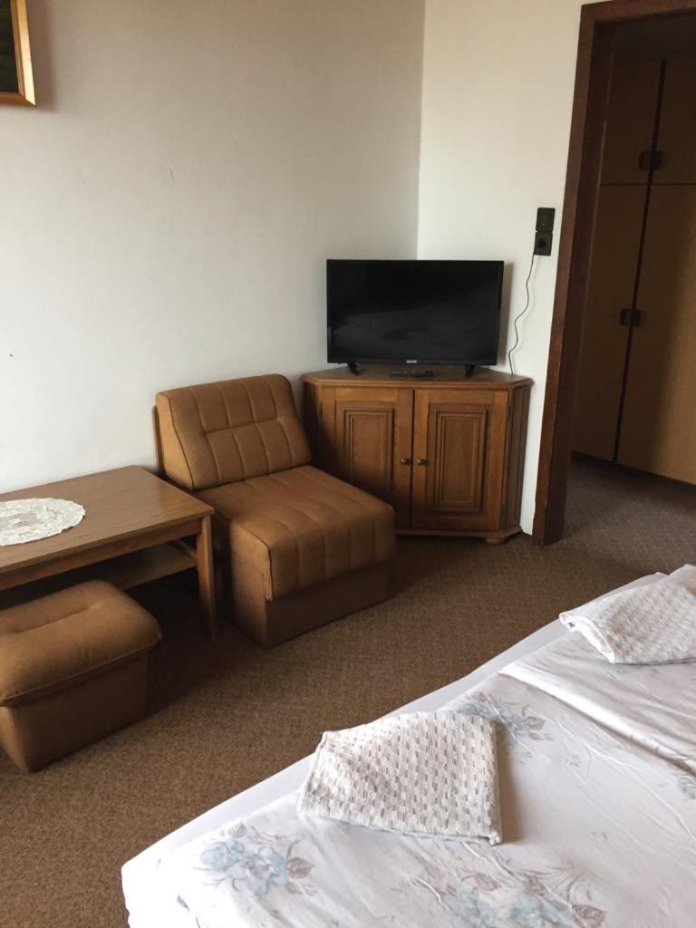 Ilona Panzio Hotel Балатонлеле Екстериор снимка
