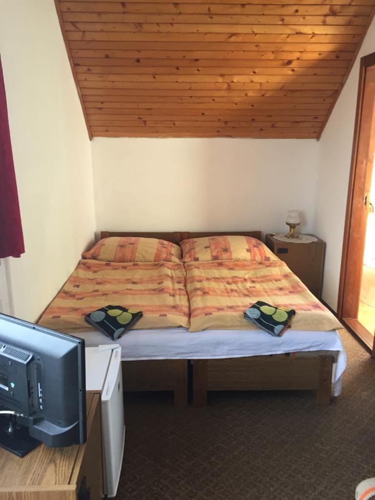 Ilona Panzio Hotel Балатонлеле Екстериор снимка