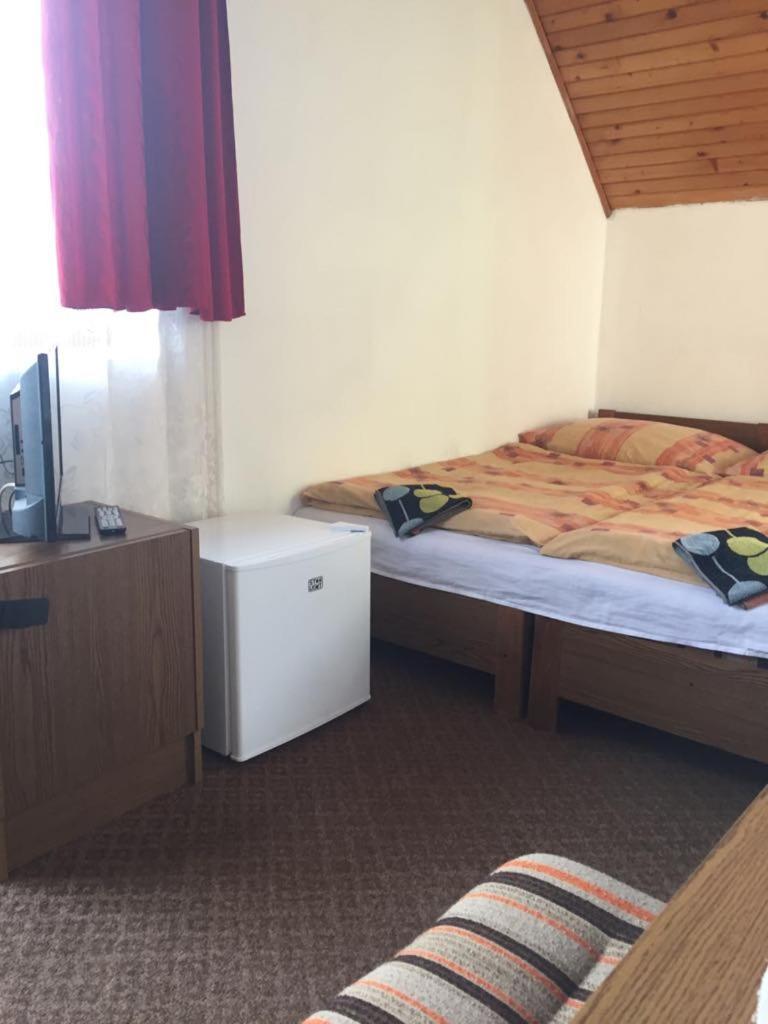 Ilona Panzio Hotel Балатонлеле Екстериор снимка