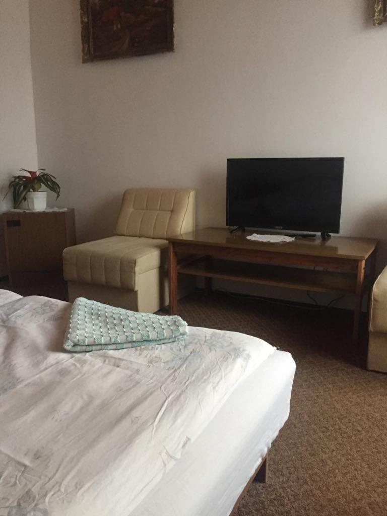 Ilona Panzio Hotel Балатонлеле Екстериор снимка