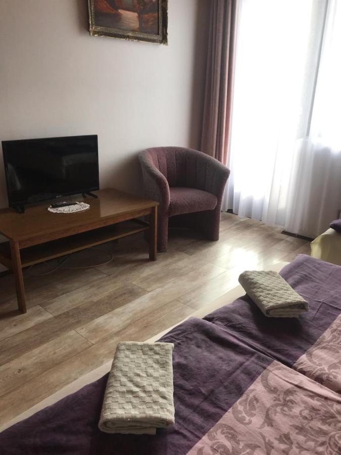 Ilona Panzio Hotel Балатонлеле Екстериор снимка